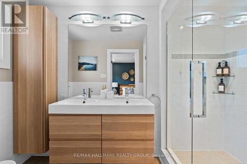 377 Summit Avenue, Ottawa, ON - Indoor Photo Showing Bathroom