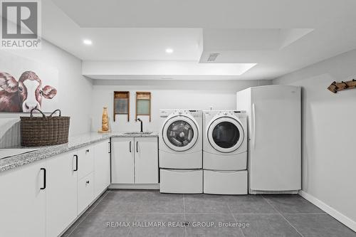 377 Summit Avenue, Ottawa, ON - Indoor Photo Showing Laundry Room