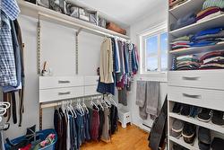 Walk-in closet - 