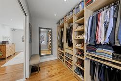 Walk-in closet - 