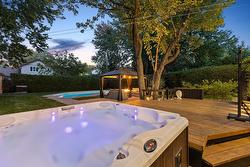 Hot tub - 