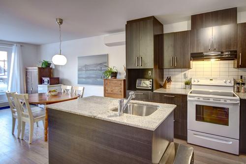 Kitchen - 1-9684 Av. Péloquin, Montréal (Ahuntsic-Cartierville), QC - Indoor Photo Showing Kitchen With Double Sink