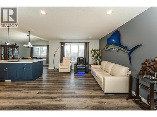 5488 Venta Drive, Prince George, BC - Indoor Photo Showing Living Room