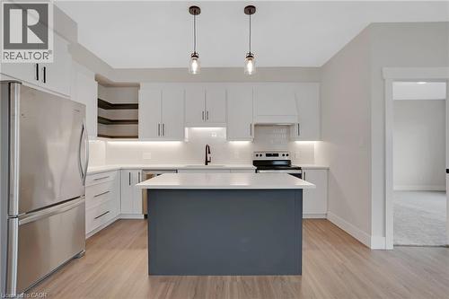 24 Moon Crescent, Cambridge, ON - Indoor Photo Showing Kitchen With Upgraded Kitchen