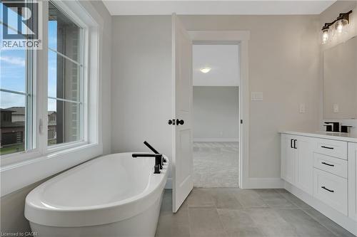24 Moon Crescent, Cambridge, ON - Indoor Photo Showing Bathroom
