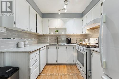 82 Lynden Circle, Halton Hills, ON - Indoor Photo Showing Kitchen With Double Sink