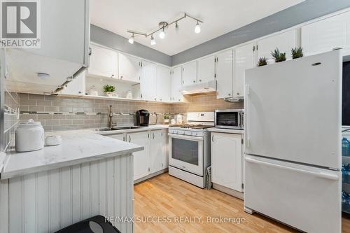 82 Lynden Circle, Halton Hills, ON - Indoor Photo Showing Kitchen