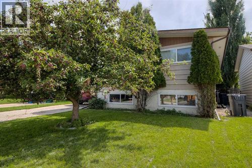 7 Cayuga Place W, Lethbridge, AB - Outdoor