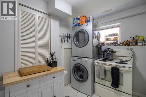 7 Cayuga Place W, Lethbridge, AB - Indoor Photo Showing Laundry Room