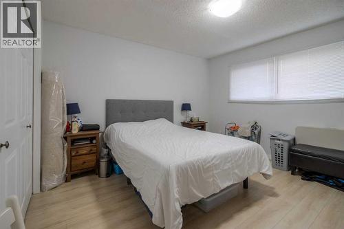 7 Cayuga Place W, Lethbridge, AB - Indoor Photo Showing Bedroom