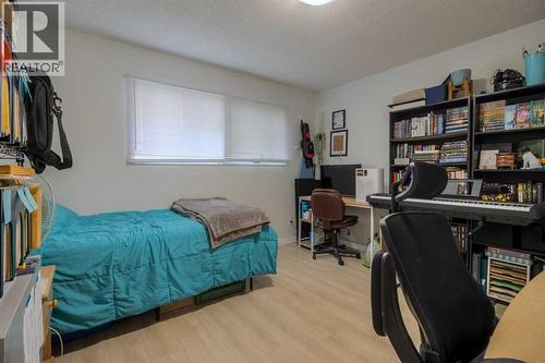 7 Cayuga Place W, Lethbridge, AB - Indoor Photo Showing Bedroom