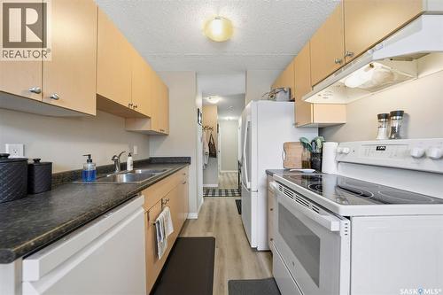 7 116 Acadia Court, Saskatoon, SK - Indoor Photo Showing Kitchen With Double Sink