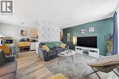 7 116 Acadia Court, Saskatoon, SK - Indoor Photo Showing Living Room