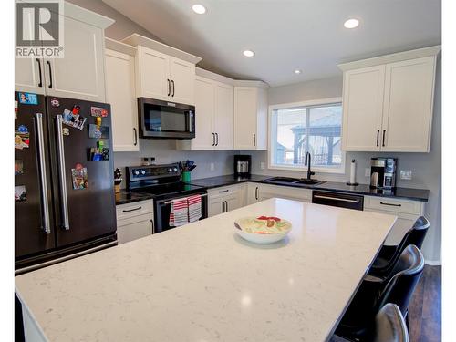 2312 Hunter Avenue, Armstrong, BC - Indoor Photo Showing Kitchen With Double Sink