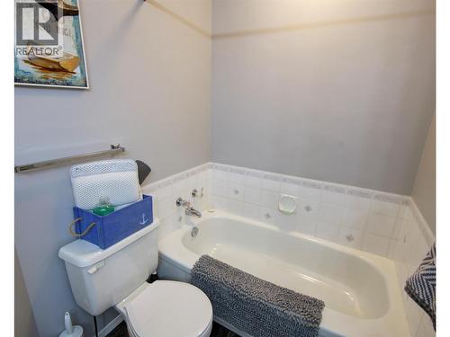 Main upper bedroom - 2312 Hunter Avenue, Armstrong, BC - Indoor Photo Showing Bathroom