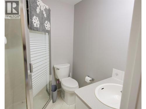 Lower level full bathroom - 2312 Hunter Avenue, Armstrong, BC - Indoor Photo Showing Bathroom