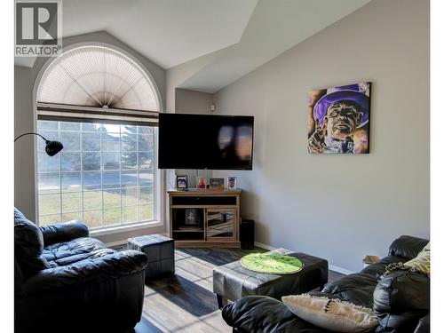 Living room - 2312 Hunter Avenue, Armstrong, BC - Indoor Photo Showing Living Room