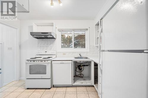 18 Virgil Road, Ottawa, ON - Indoor Photo Showing Kitchen