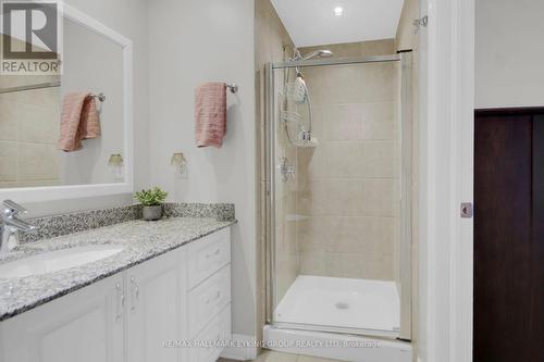 121 Macdonald Street, Ottawa, ON - Indoor Photo Showing Bathroom