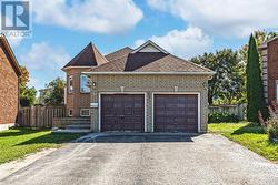 UPPER - 9 KESTREL COURT  Barrie, ON L4M 6P6