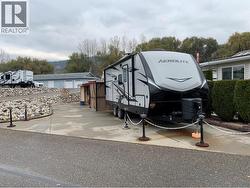 Room for your travel trailer with parking alongside - 