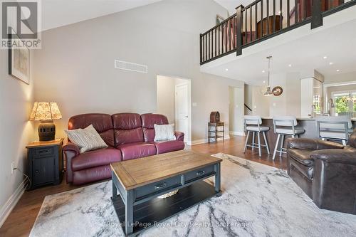 113 Aberdeen Street, Centre Wellington (Fergus), ON - Indoor Photo Showing Living Room