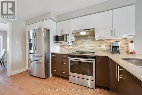 113 Aberdeen Street, Centre Wellington (Fergus), ON - Indoor Photo Showing Kitchen With Upgraded Kitchen