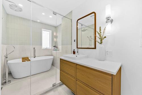 Salle de bains attenante à la CCP - 21 154E Avenue, Saint-Hippolyte, QC - Indoor Photo Showing Bathroom