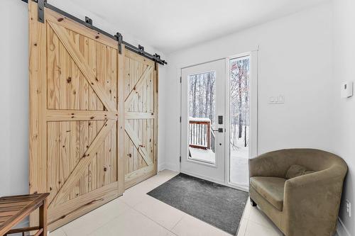 Hall d'entrée/Vestibule - 21 154E Avenue, Saint-Hippolyte, QC - Indoor Photo Showing Other Room