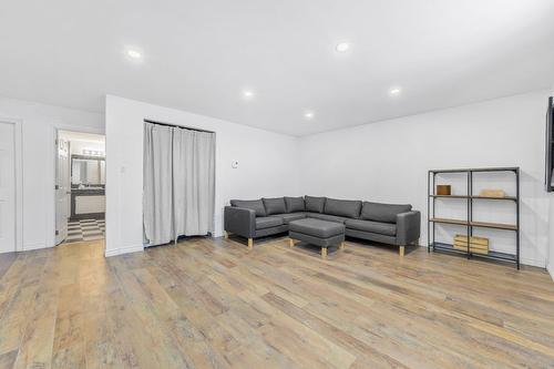 Salle familiale - 21 154E Avenue, Saint-Hippolyte, QC - Indoor