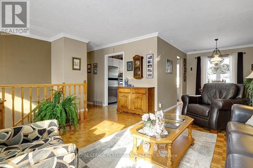13 Mcmurdo Court, Ottawa, ON - Indoor Photo Showing Living Room