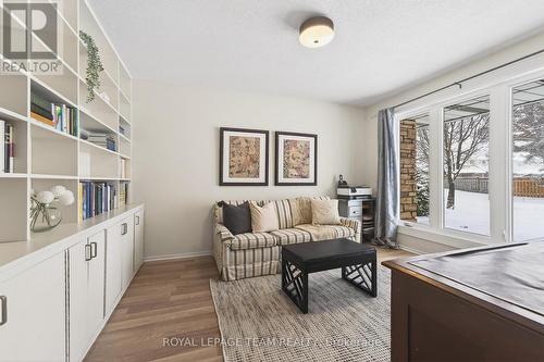 2690 Hickson Crescent, Ottawa, ON - Indoor Photo Showing Living Room