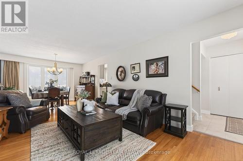 2690 Hickson Crescent, Ottawa, ON - Indoor Photo Showing Living Room
