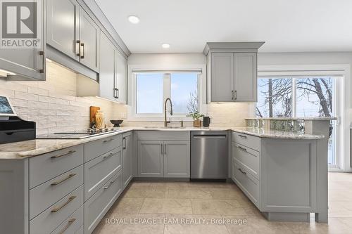 2690 Hickson Crescent, Ottawa, ON - Indoor Photo Showing Kitchen With Upgraded Kitchen