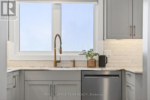 2690 Hickson Crescent, Ottawa, ON - Indoor Photo Showing Kitchen