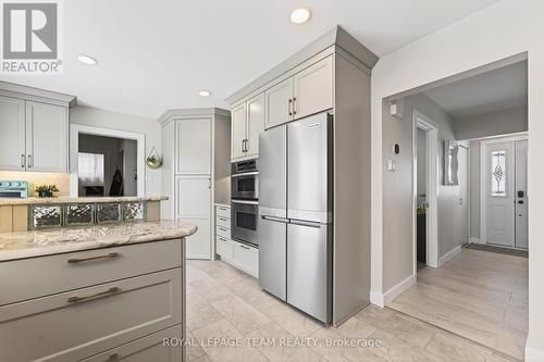 2690 Hickson Crescent, Ottawa, ON - Indoor Photo Showing Kitchen With Stainless Steel Kitchen