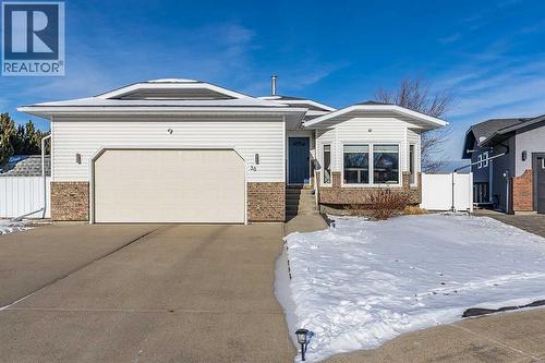 38 Cook Court SE  Medicine Hat, AB T1B 3Y3