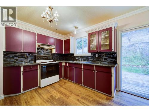 1047 Lamar Place, Kamloops, BC - Indoor Photo Showing Kitchen