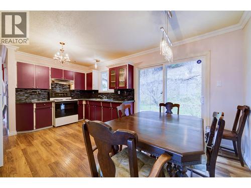 1047 Lamar Place, Kamloops, BC - Indoor Photo Showing Dining Room