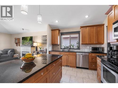 3284 Redecopp Court, Lake Country, BC - Indoor Photo Showing Kitchen