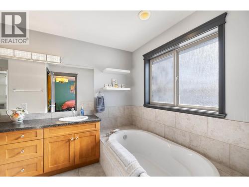 3284 Redecopp Court, Lake Country, BC - Indoor Photo Showing Bathroom