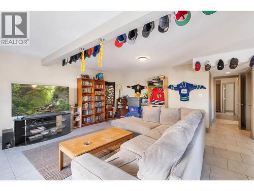 3284 Redecopp Court, Lake Country, BC - Indoor Photo Showing Living Room