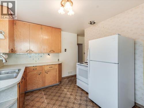 3201 Highway Drive, Trail, BC - Indoor Photo Showing Kitchen With Double Sink