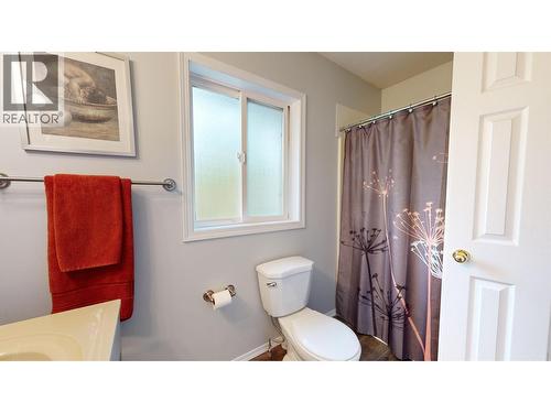 5151 Watson Lake Road, 100 Mile House, BC - Indoor Photo Showing Bathroom