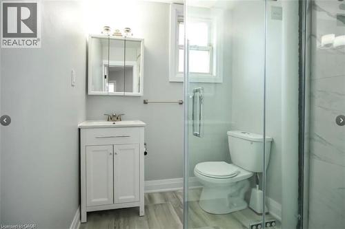 1024 Cannon Street E, Hamilton, ON - Indoor Photo Showing Bathroom