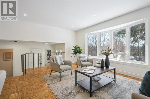 3655 Burnbrae Drive, Mississauga, ON - Indoor Photo Showing Living Room