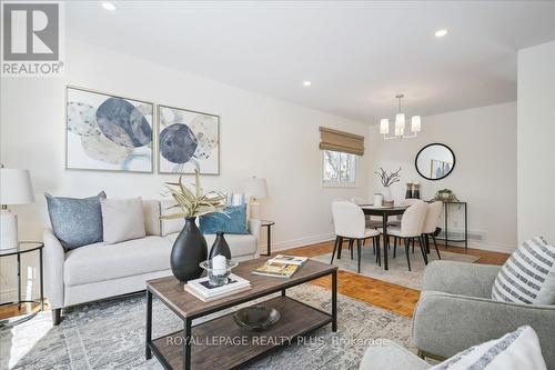 3655 Burnbrae Drive, Mississauga, ON - Indoor Photo Showing Living Room