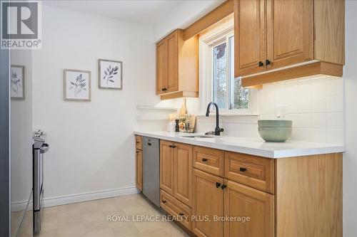 3655 Burnbrae Drive, Mississauga, ON - Indoor Photo Showing Kitchen