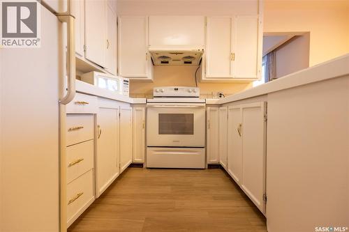 510 Bate Crescent, Saskatoon, SK - Indoor Photo Showing Kitchen