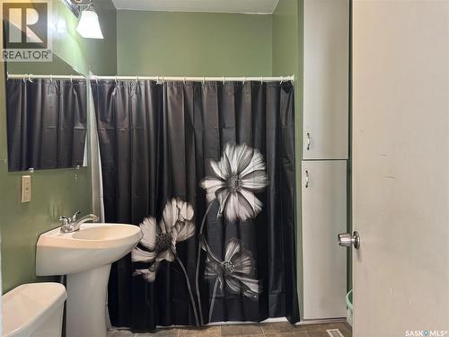 204 1St Street E, Wynyard, SK - Indoor Photo Showing Bathroom